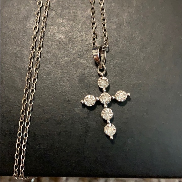 Diamond cross necklace - Picture 2 of 2